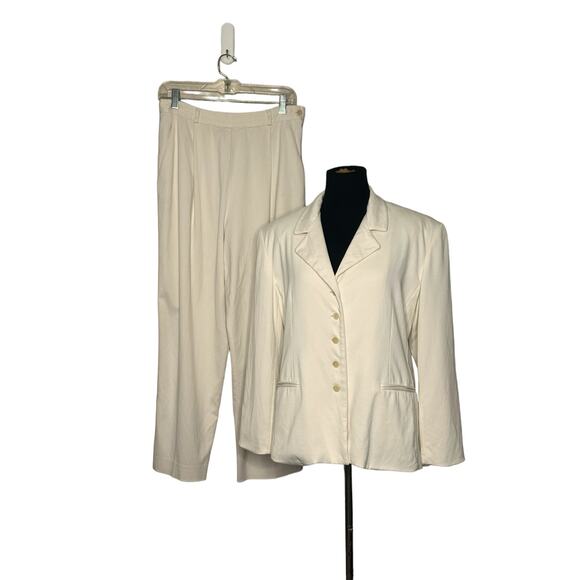 Burberry's vintage cream blazer and pants set suit size 14P - Picture 10 of 16